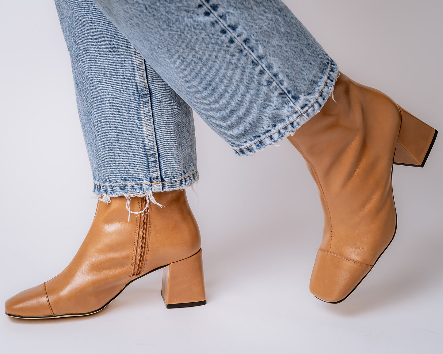 BOTA CORTA PUNTA CUADRADA BICOLOR LUSTRE 23-I CARAMELLO