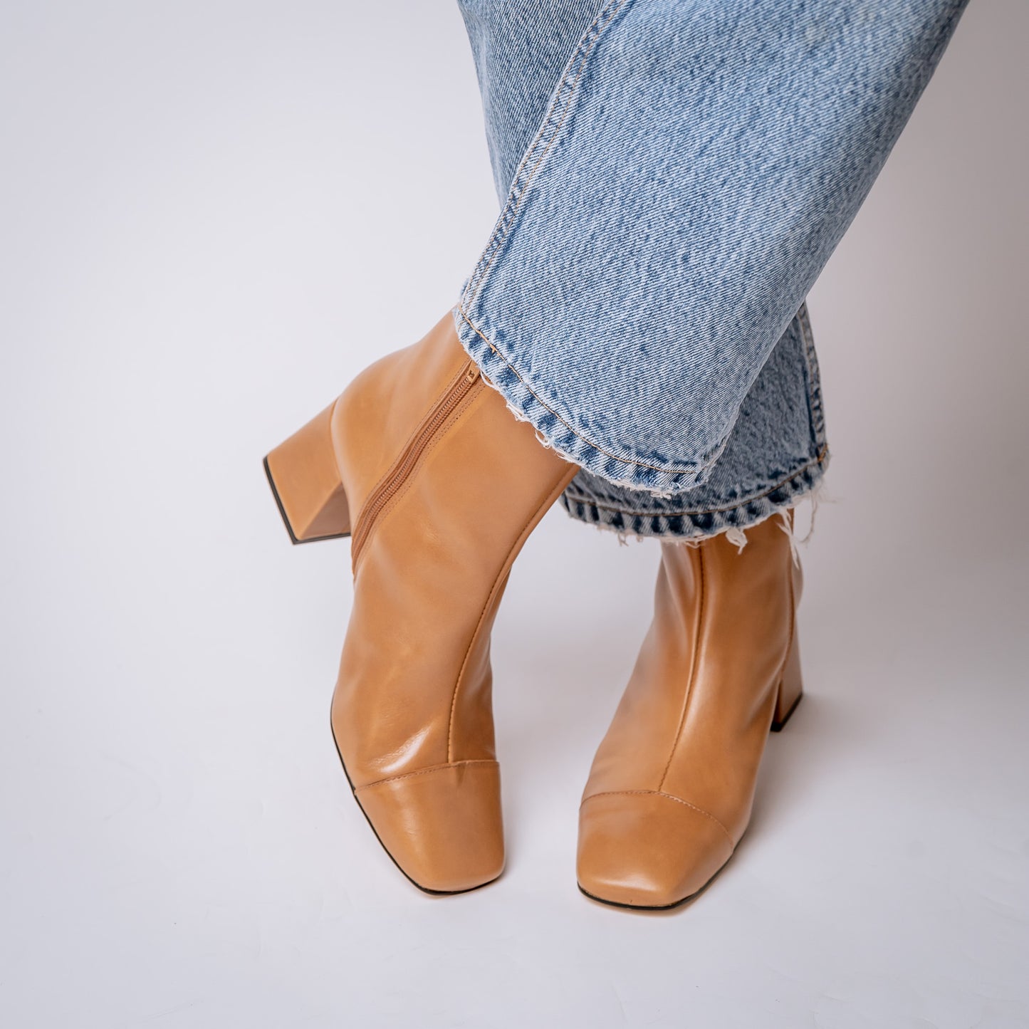 BOTA CORTA PUNTA CUADRADA BICOLOR LUSTRE 23-I CARAMELLO