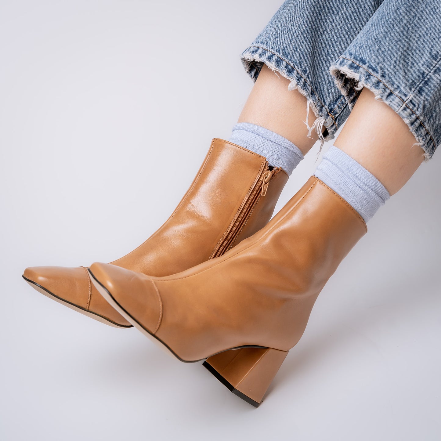 BOTA CORTA PUNTA CUADRADA BICOLOR LUSTRE 23-I CARAMELLO