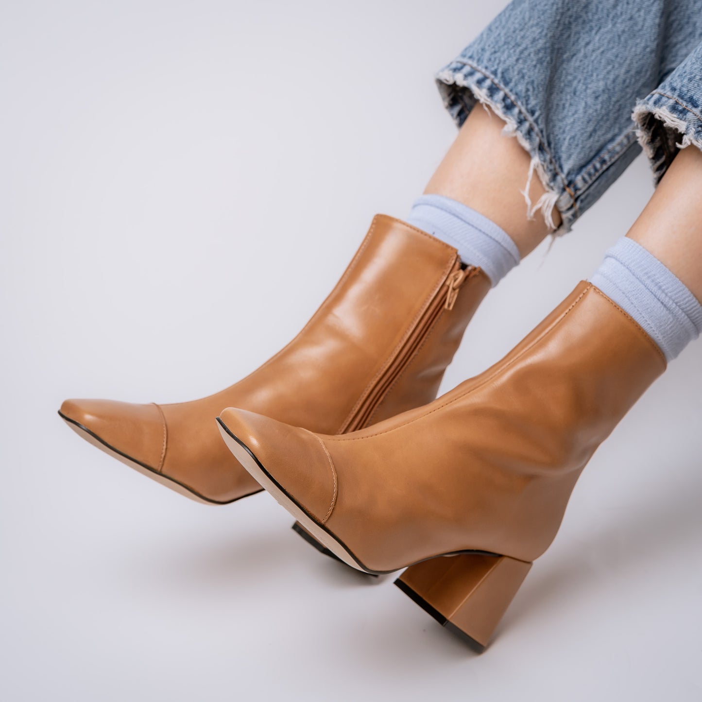 BOTA CORTA PUNTA CUADRADA BICOLOR LUSTRE 23-I CARAMELLO