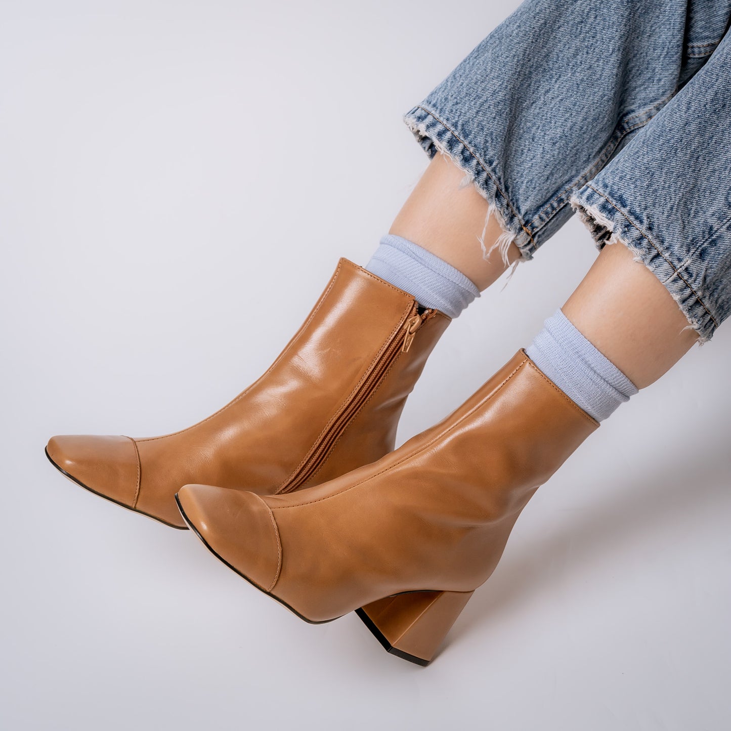 BOTA CORTA PUNTA CUADRADA BICOLOR LUSTRE 23-I CARAMELLO