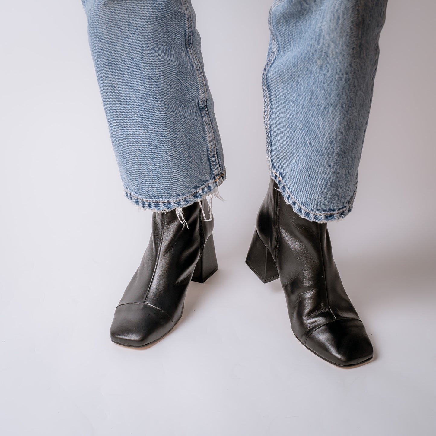 BOTA CORTA PUNTA CUADRADA BICOLOR LUSTRE 23-I NEGRO