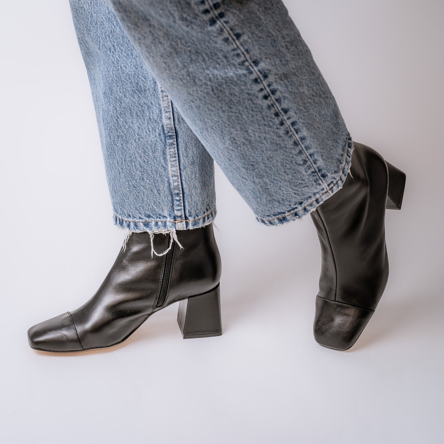 BOTA CORTA PUNTA CUADRADA BICOLOR LUSTRE 23-I NEGRO