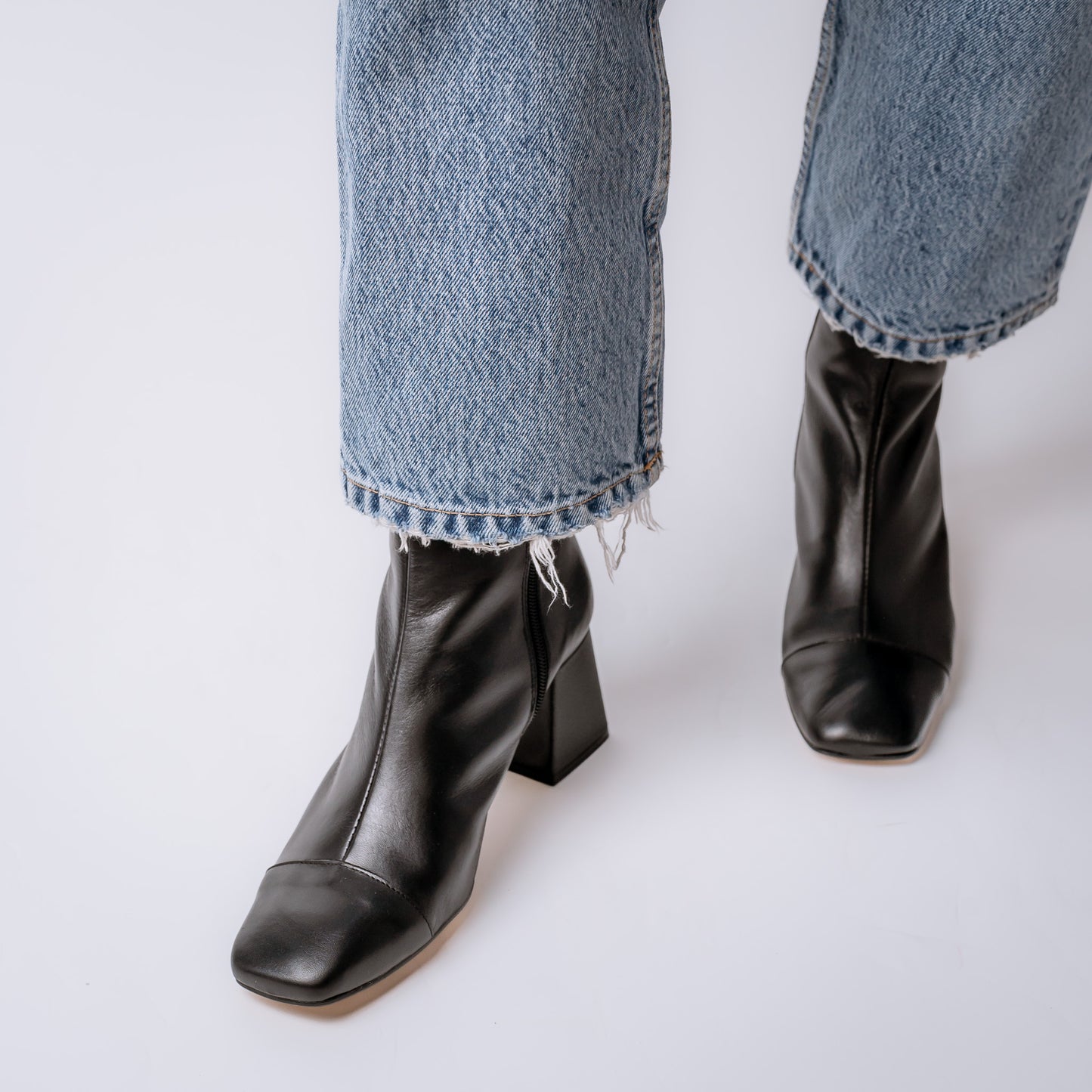 BOTA CORTA PUNTA CUADRADA BICOLOR LUSTRE 23-I NEGRO