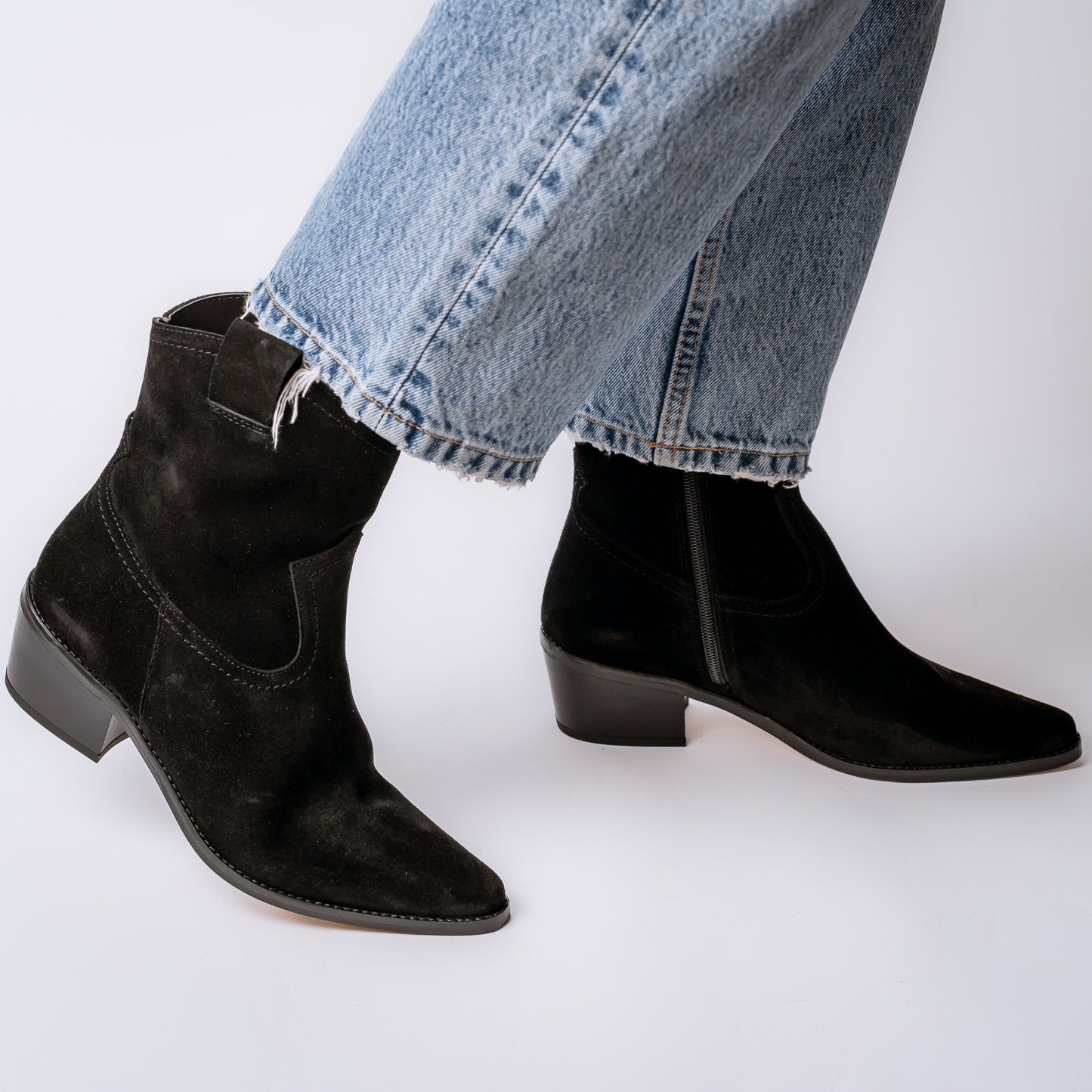 BOTA CORTA PUNTA SERRAJE 24-I NEGRO