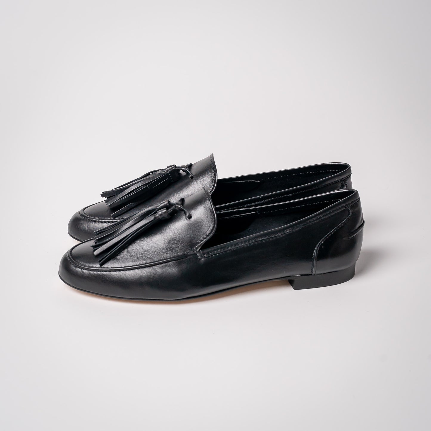 MOCASÍN CON POMPON LARGO TIBET 24-I NEGRO