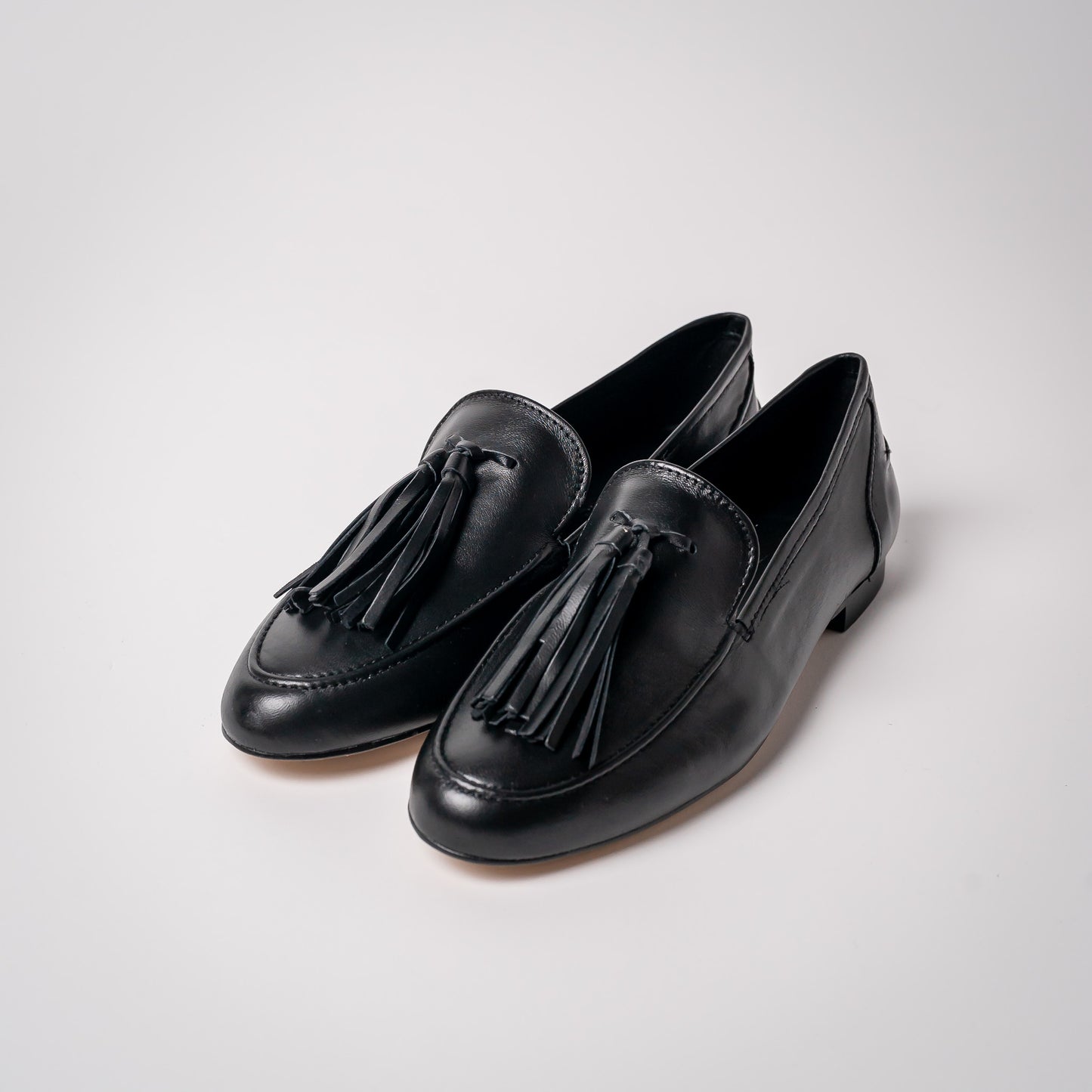 MOCASÍN CON POMPON LARGO TIBET 24-I NEGRO