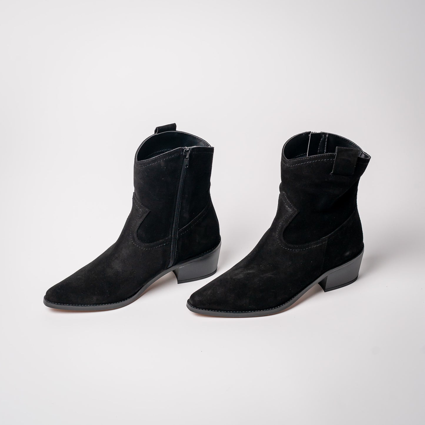 BOTA CORTA PUNTA SERRAJE 24-I NEGRO