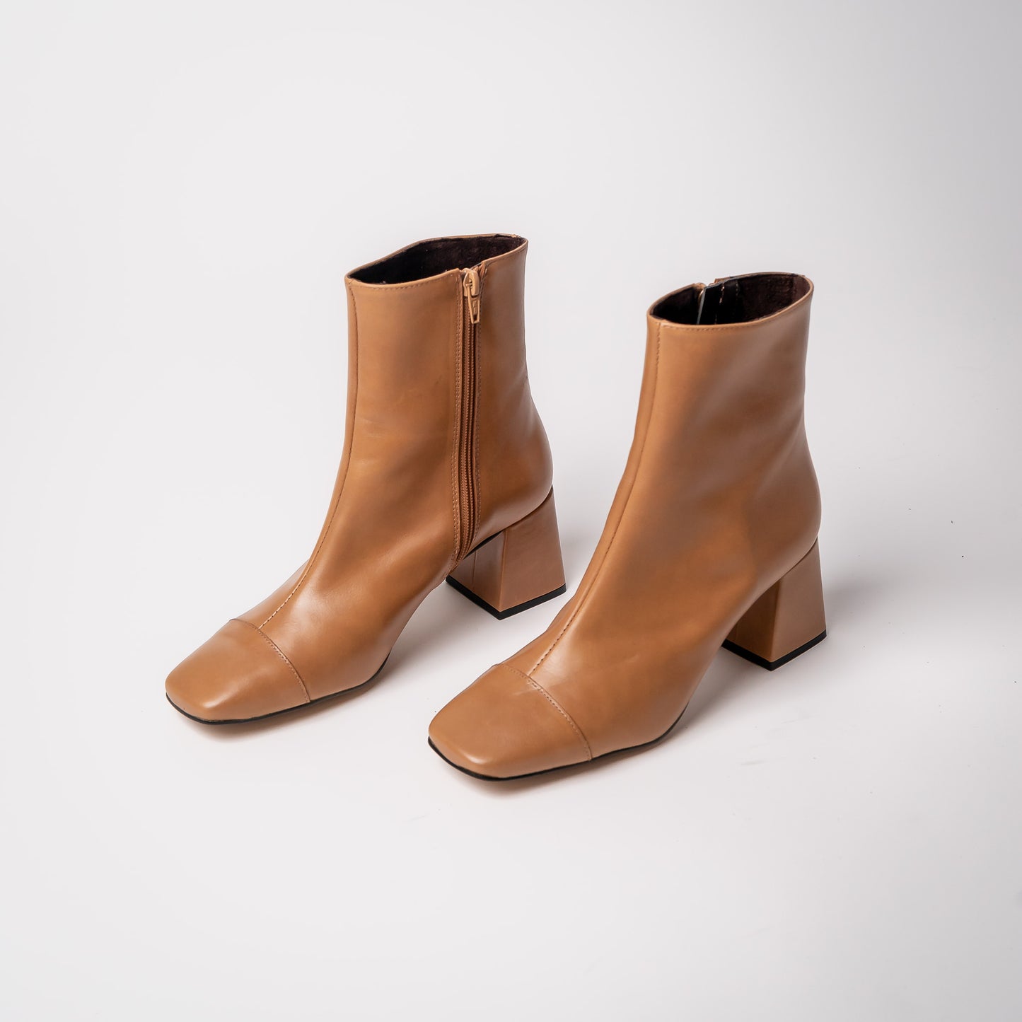 BOTA CORTA PUNTA CUADRADA BICOLOR LUSTRE 23-I CARAMELLO