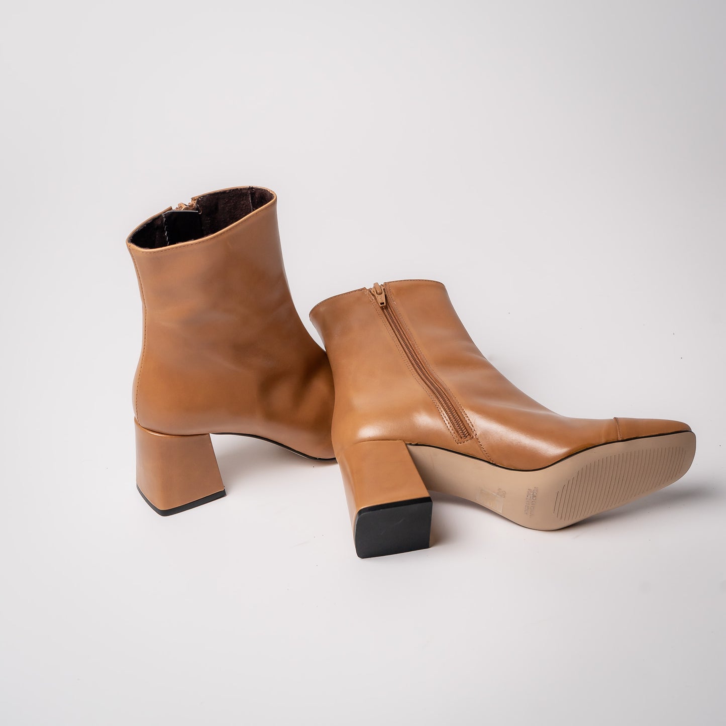 BOTA CORTA PUNTA CUADRADA BICOLOR LUSTRE 23-I CARAMELLO
